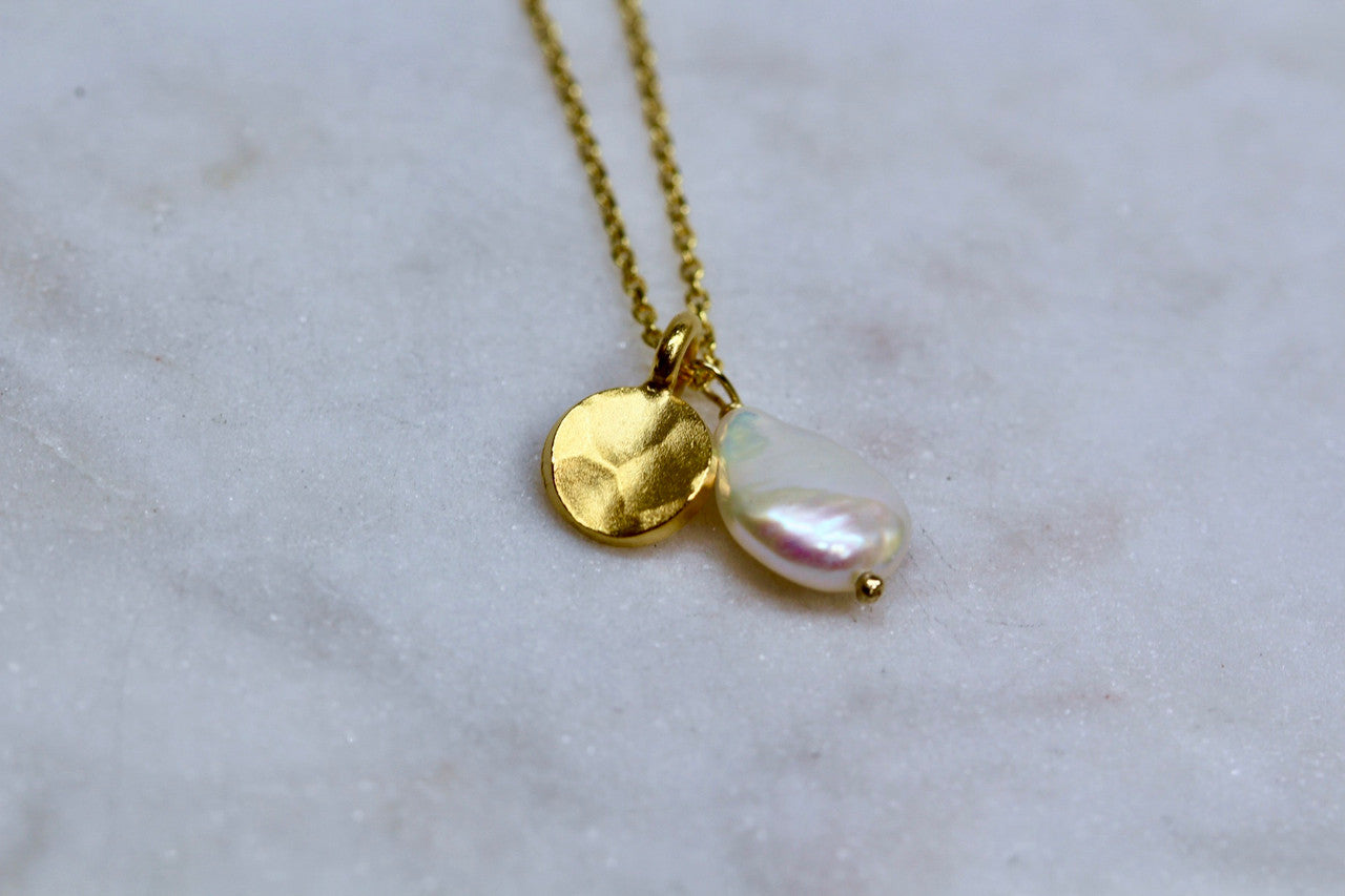 14K Yellow Gold Hammered Disc Pearl Necklace