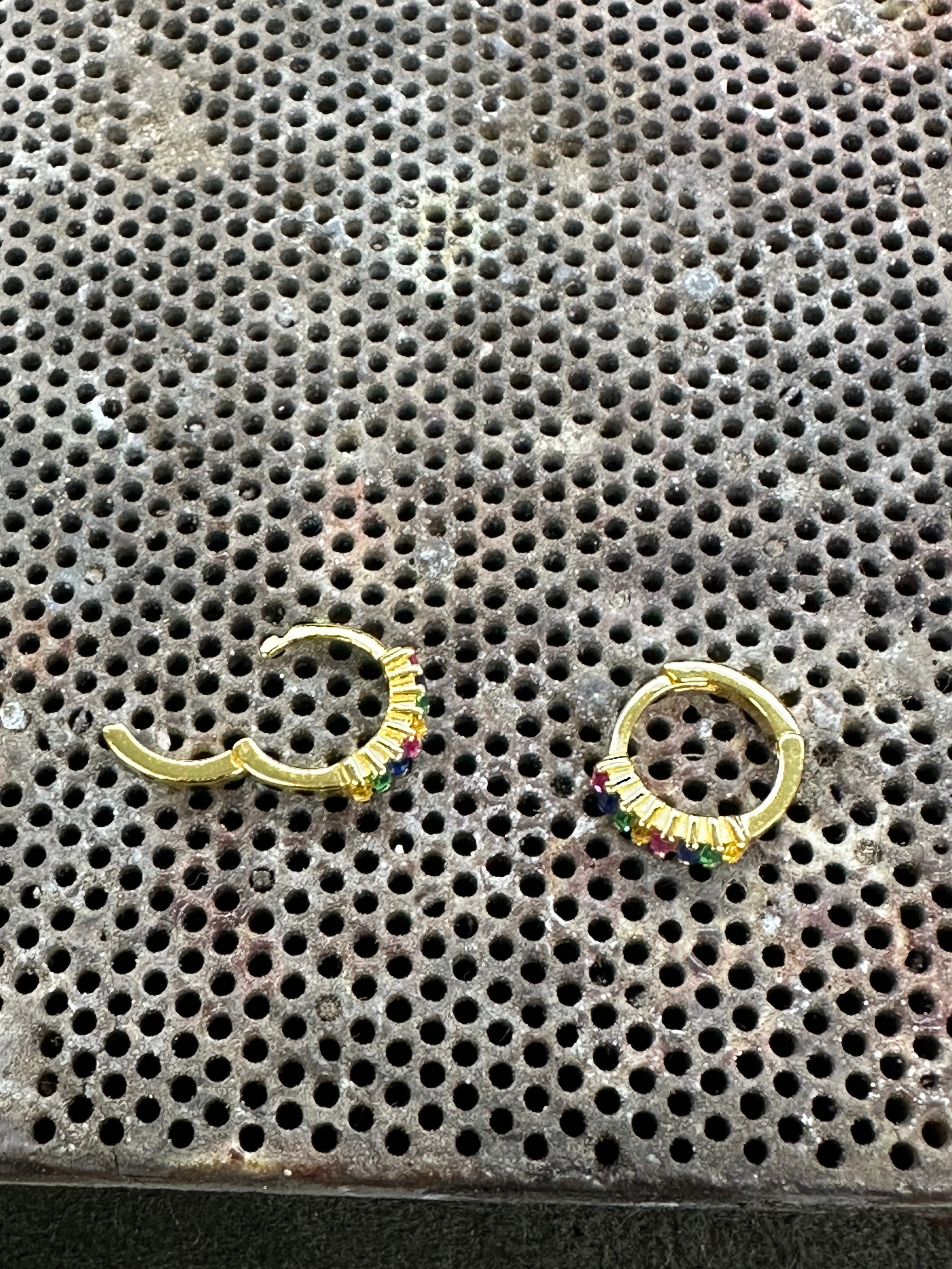 Exquisite 14K Gold Rainbow Baguette Huggie Hoop Earrings – Colorful Small Hoops
Description:
Brighten up your look with these 14K gold-plated sterling silver rainbow baguette huggie hoop earrings, featuring eight vibrant multi-color baguette-cut cubic z