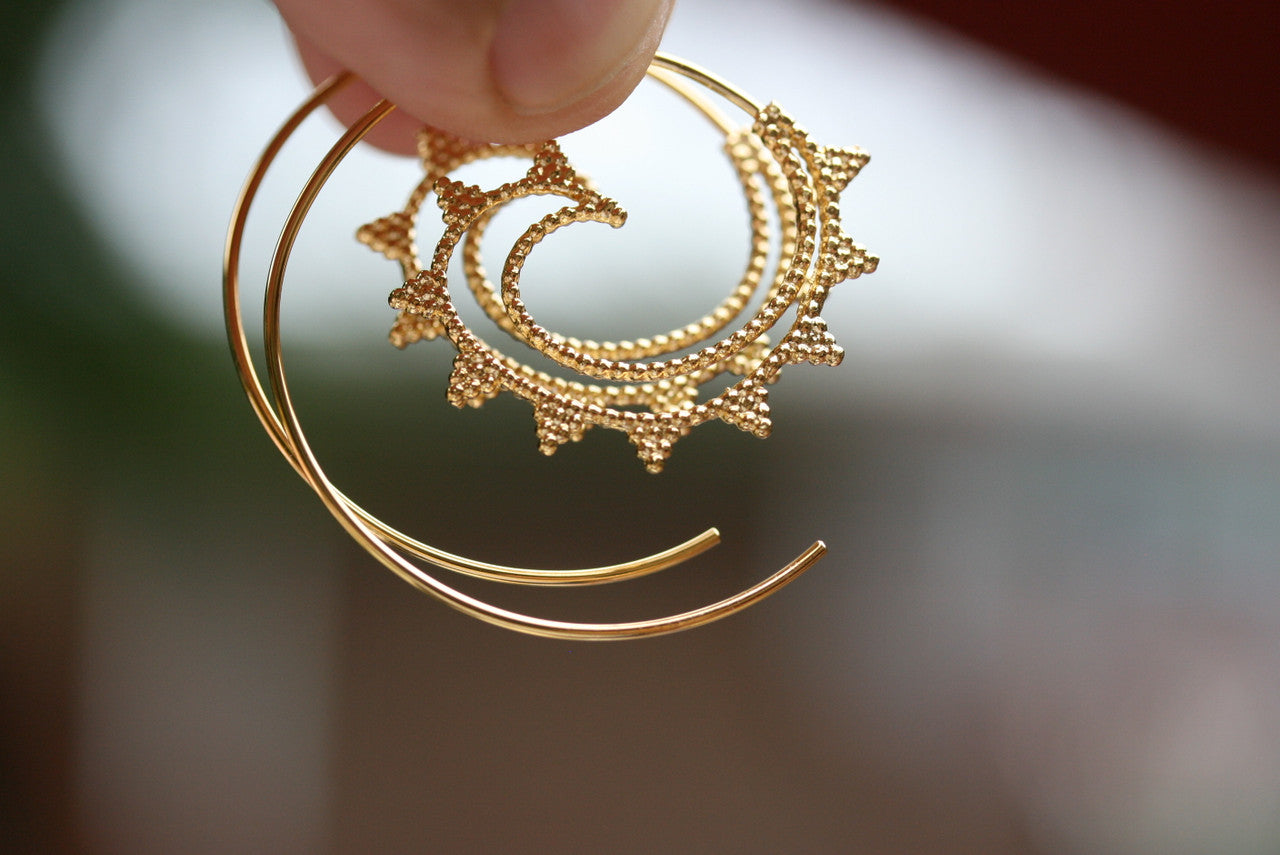 Exquisite Gold Hoop Earrings